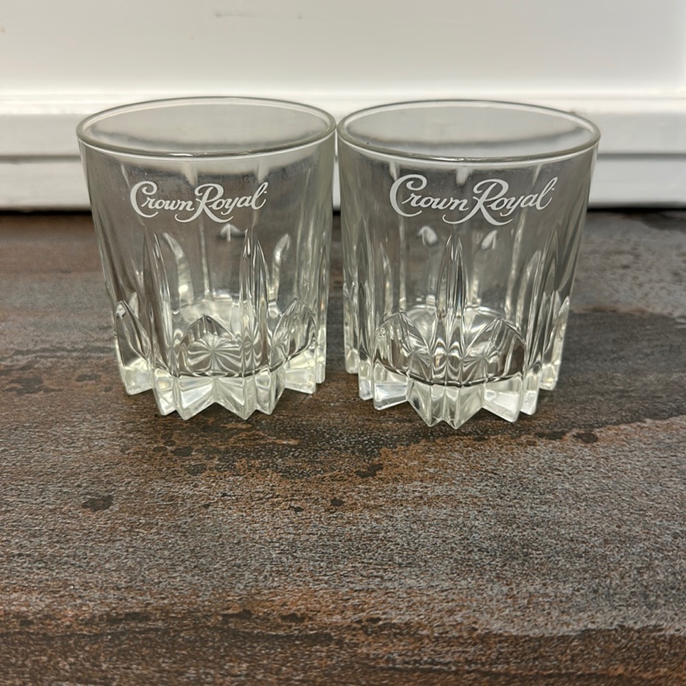 Vintage Crown Royal glass set (2)